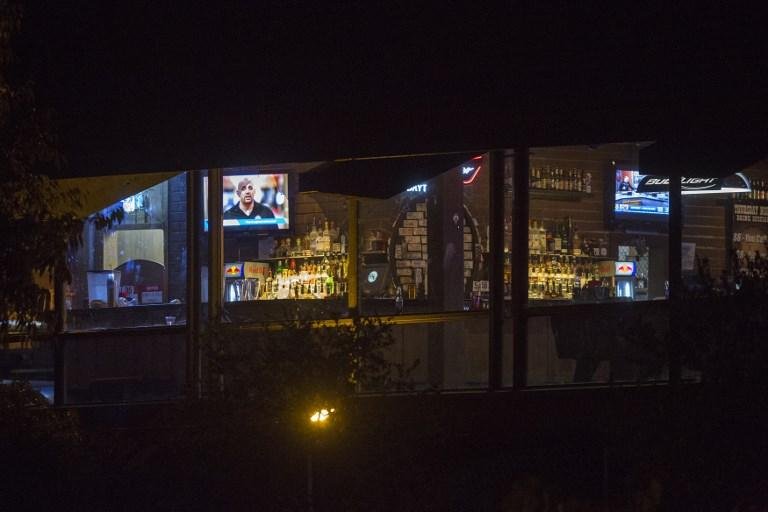 Bar da Calif&oacute;rnia onde ocorreu tiroteio era ponto de encontro de jovens universit&aacute;rios