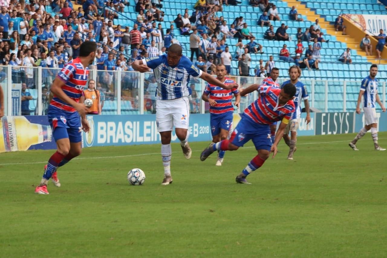 Fortaleza venceu o Ava&iacute; no fim e garantiu o t&iacute;tulo da S&eacute;rie B