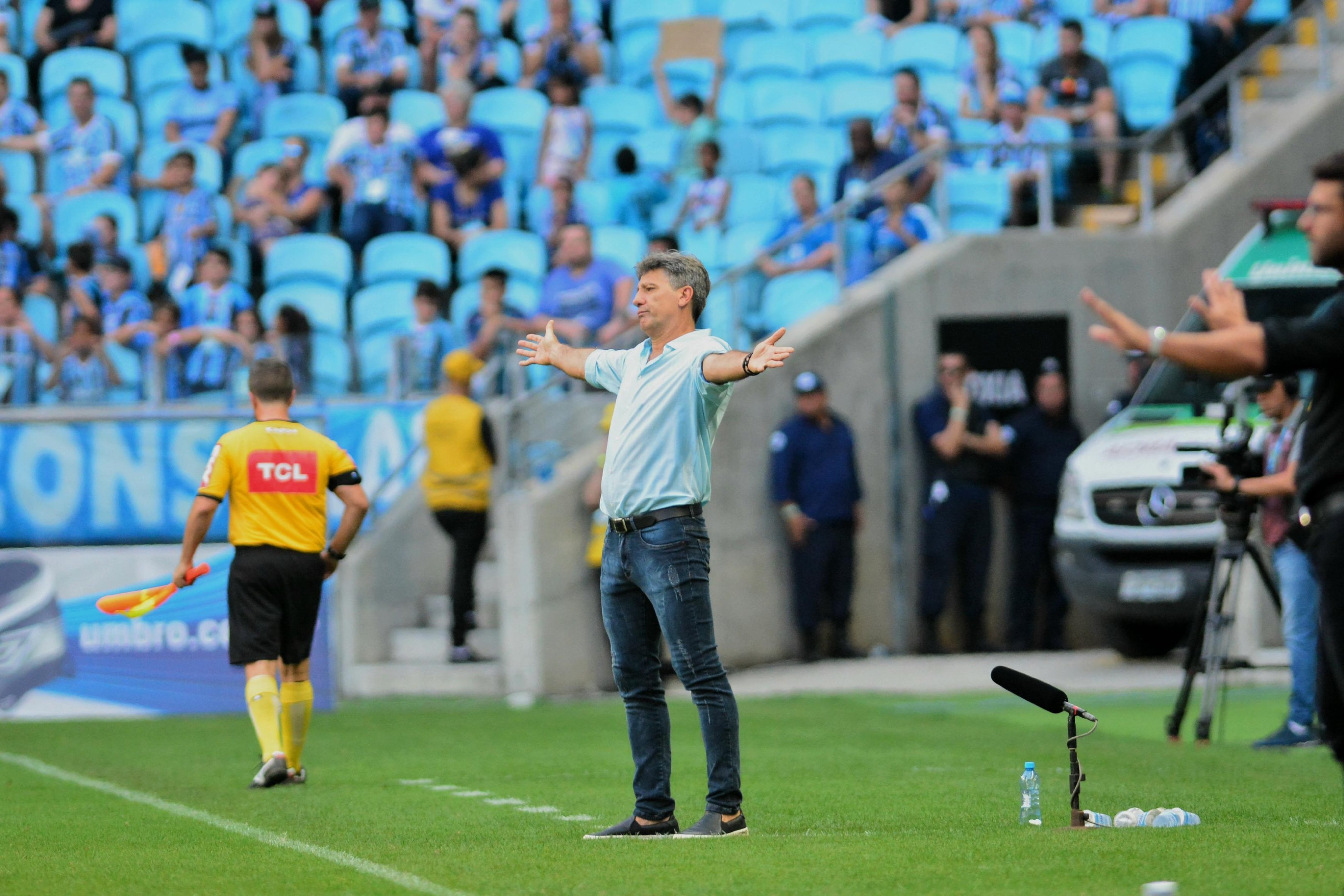 T&eacute;cnico elogiou resposta do time com trocas no segundo tempo, e projetou mais revezamento