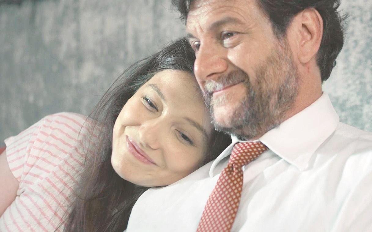 Duda Meneghetti e Roberto Birindelli contracenam como filha e pai em &lsquo;Proibido para Maiores&rsquo;