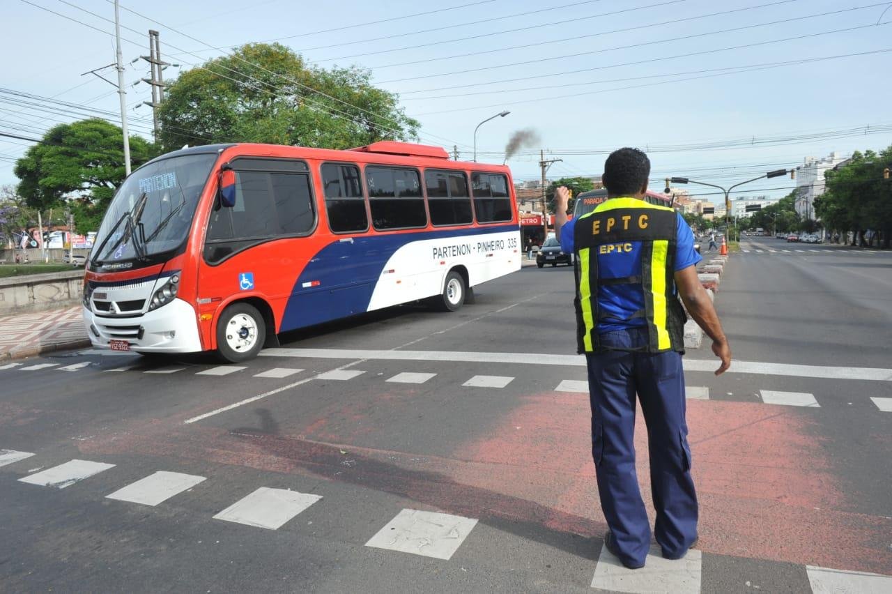 Tr&acirc;nsito foi liberado por volta das 8h30min