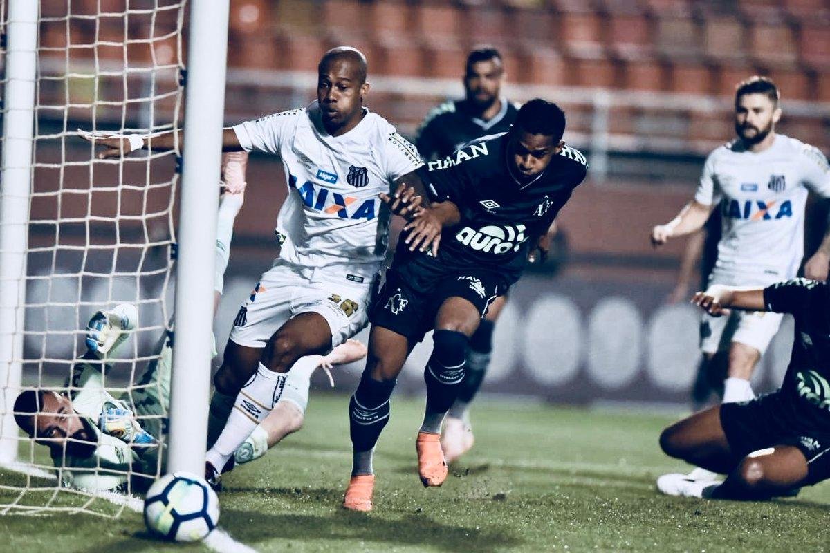 Placar magro de 1 a 0 garantiu primeiro triunfo fora de casa dos catarinenses