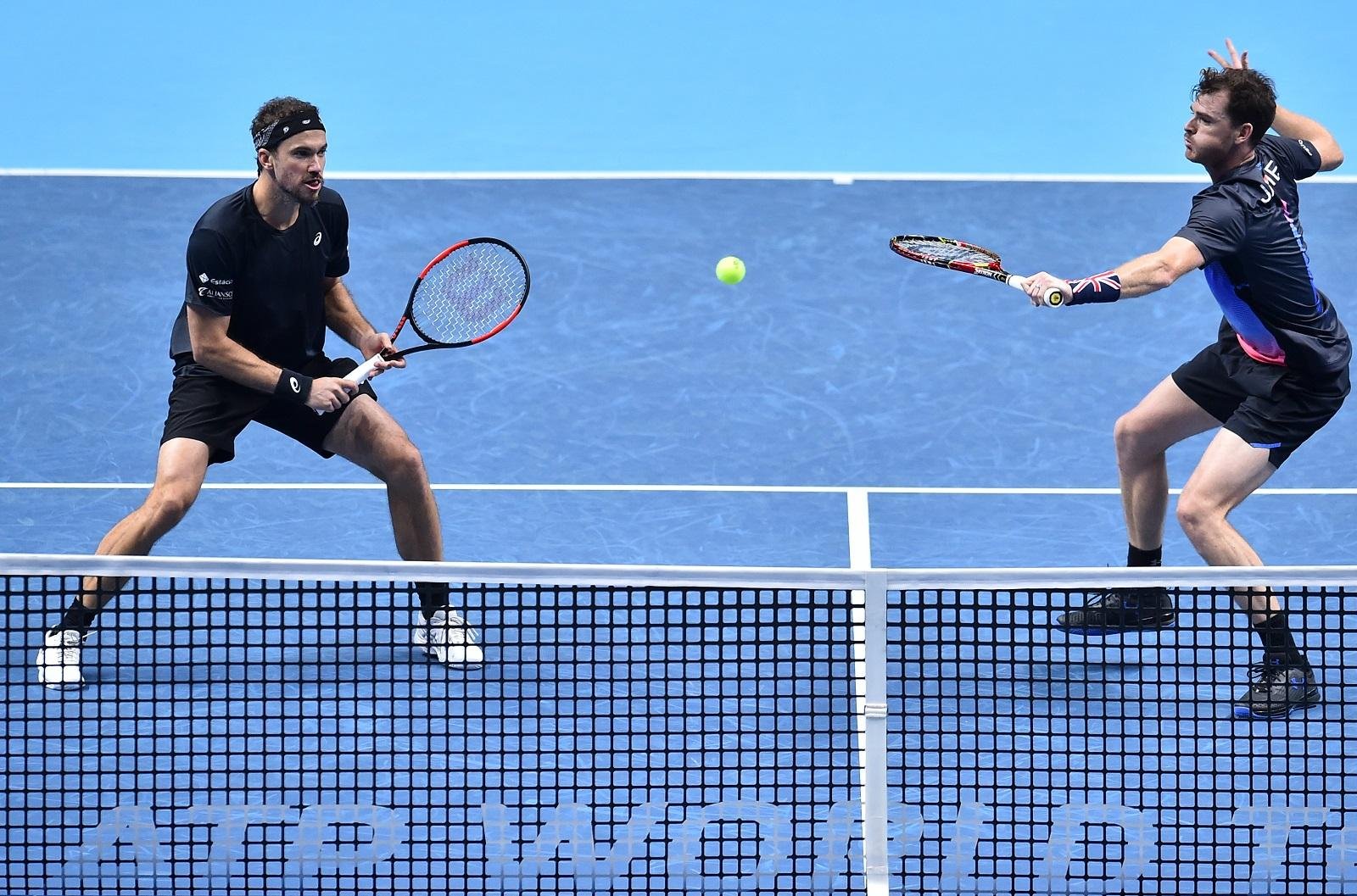 Dupla venceu colombianos Cabal e Farah por 2 sets a 0