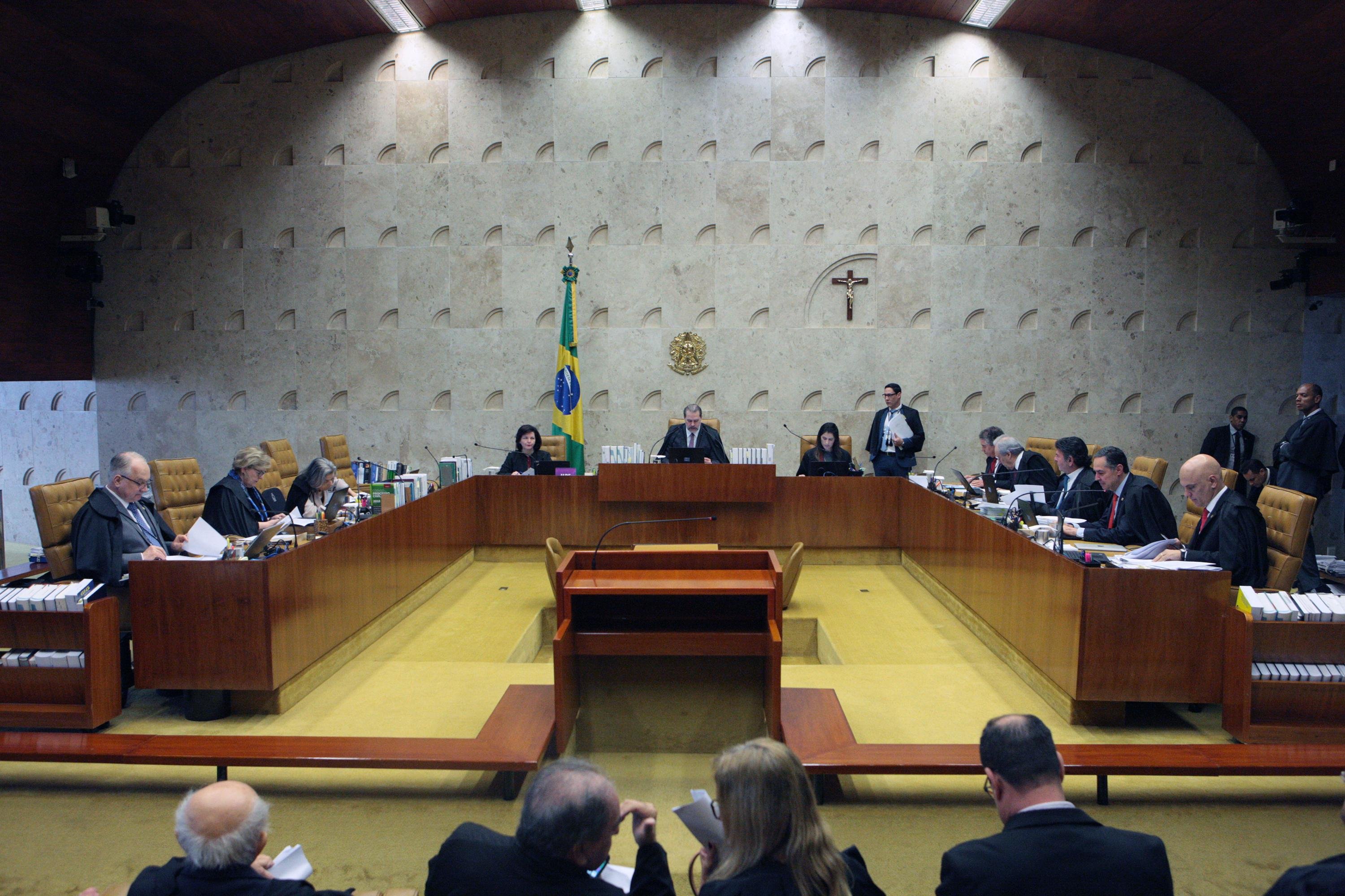 Ministros Marco Aur&eacute;lio e Gilmar Mendes votaram contra parecer do relator