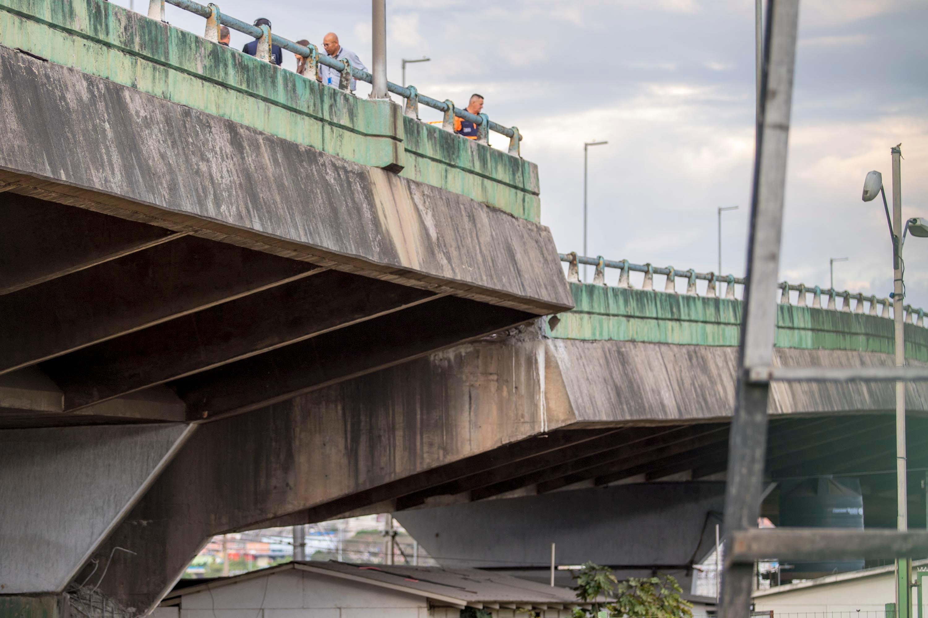 Viaduto cedeu cerca de dois metros na madrugada de hoje