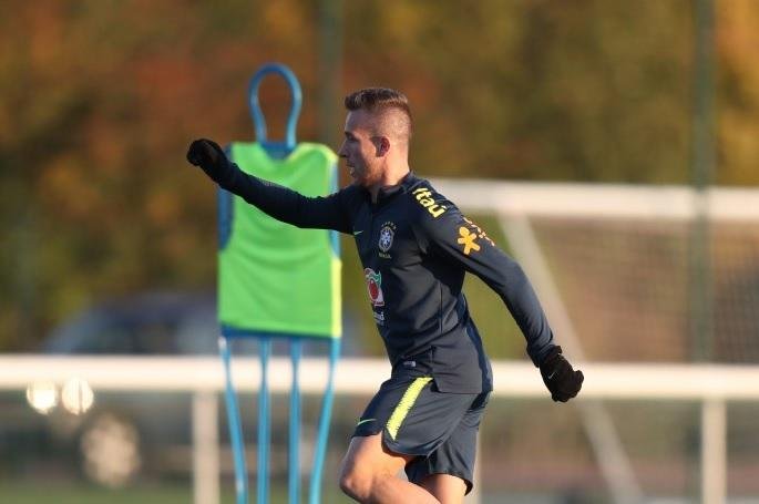 Arthur ressaltou import&acirc;ncia da base do Gr&ecirc;mio para seu desenvolvimento