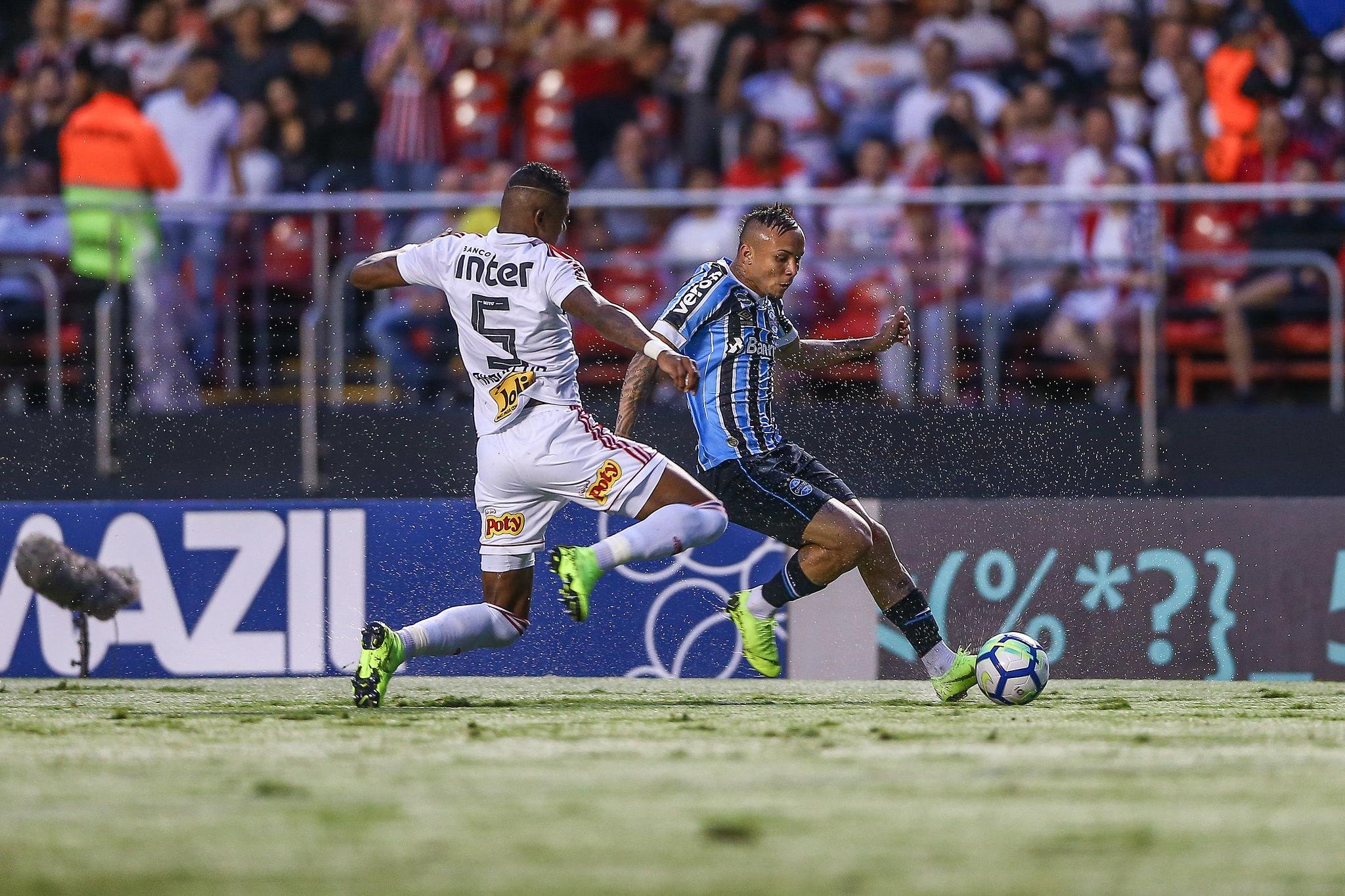 Everton marcou o gol do Gr&ecirc;mio no Morumbi