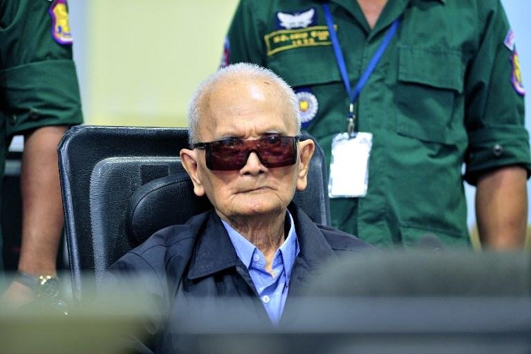 Nuon Chea ouviu a senten&ccedil;a em cela especialmente preparada no tribunal