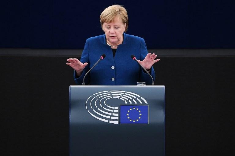 Merkel defende trabalho em em prol de um verdadeiro ex&eacute;rcito europeu