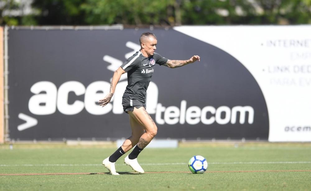 D&acute;Alessandro treinou com reservas do Inter ap&oacute;s cumprir suspens&atilde;o