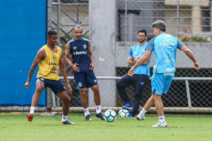 Renato participou do tradicional rach&atilde;o junto aos jogadores