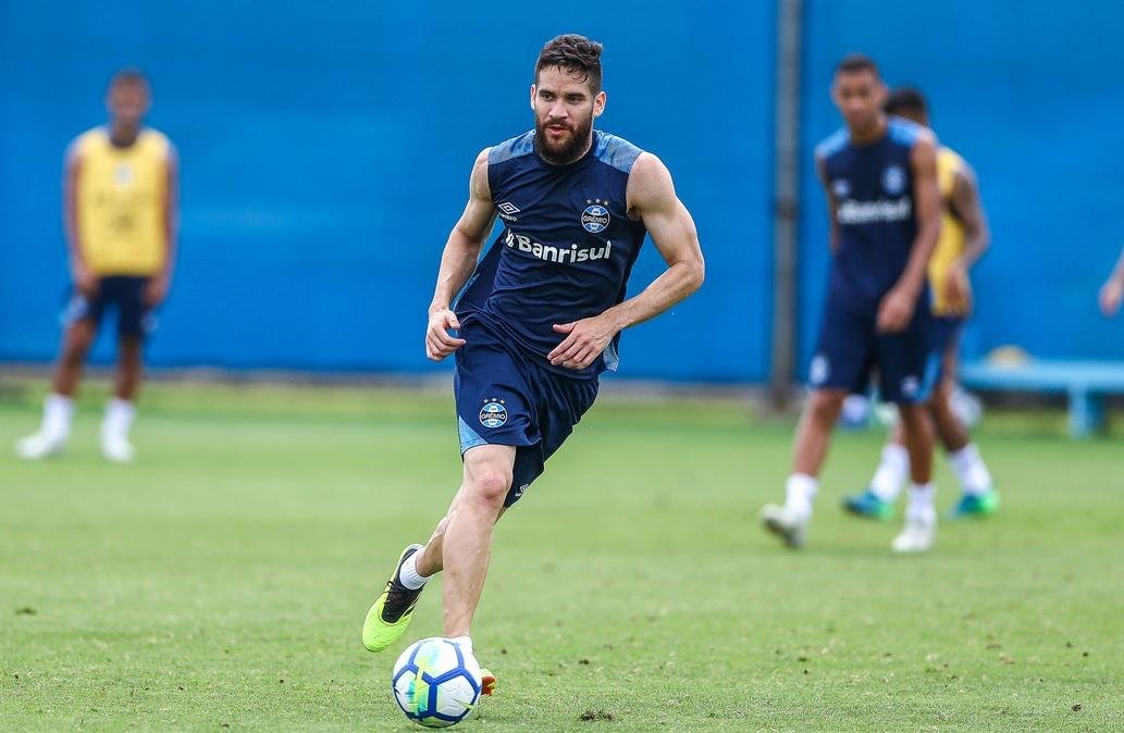 Marcelo Oliveira cita experi&ecirc;ncia e diz se sentir &agrave; vontade como zagueiro 