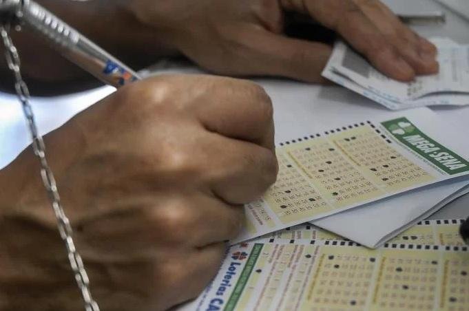 Mega-Sena acumula e pr&ecirc;mio vai a R$ 43,5 milh&otilde;es 