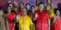 Na foto tradicional, representantes usaram vermelho e amarelo