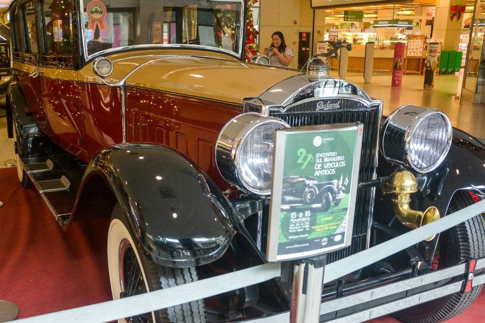 Evento apresentou 400 ve&iacute;culos, al&eacute;m de feira de pe&ccedil;as, antiguidades e artigos sobre o tema