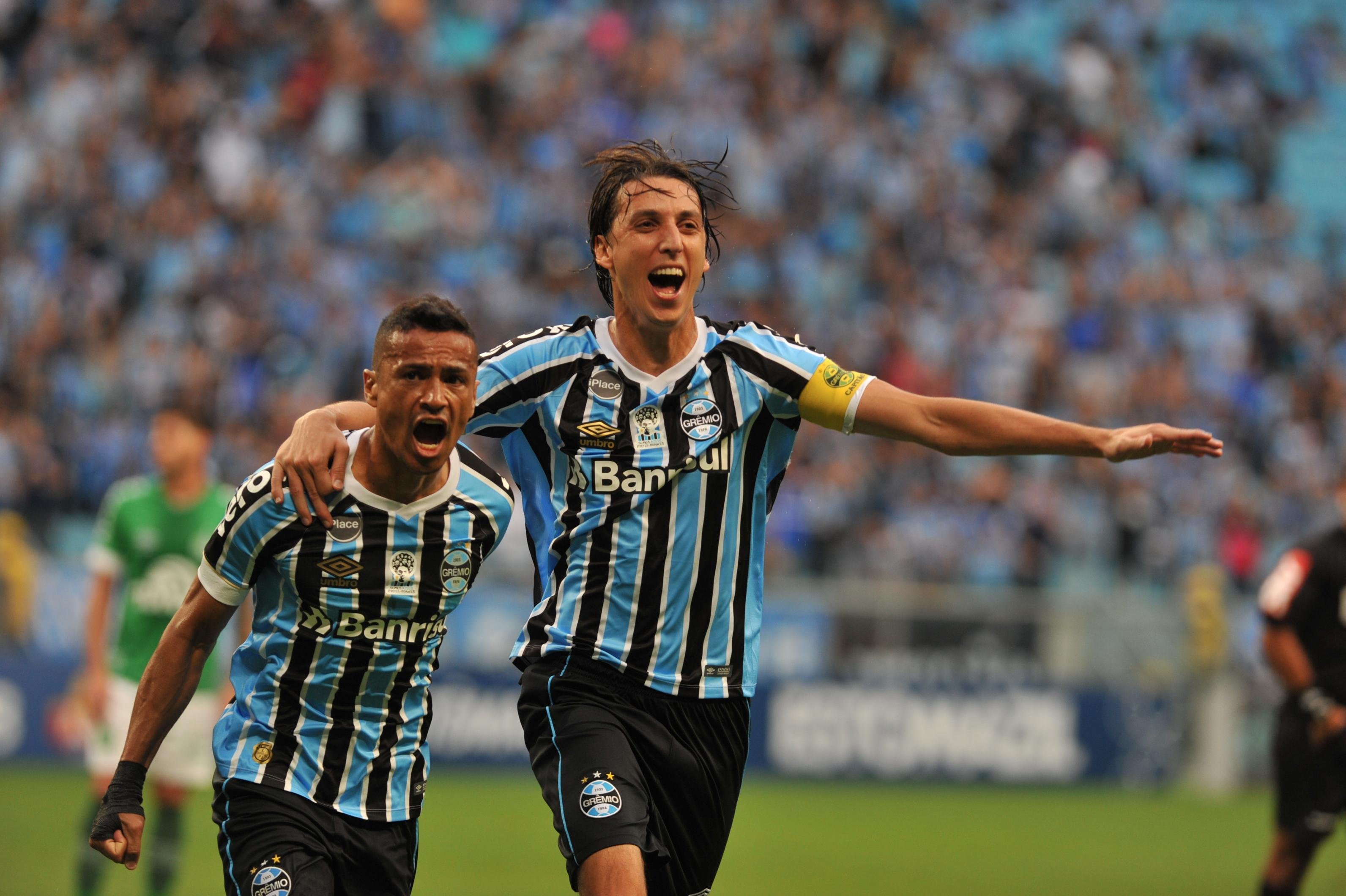 C&iacute;cero marcou o primeiro gol do Gr&ecirc;mio