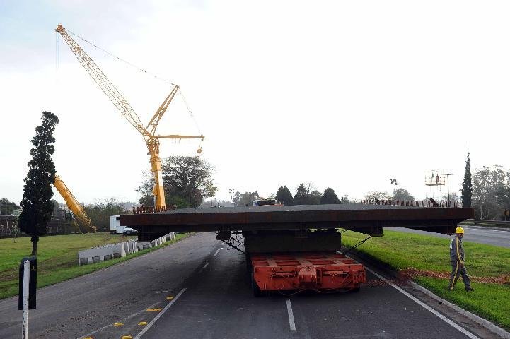 Tr&acirc;nsito na BR-116 est&aacute; lento devido &agrave; substitui&ccedil;&atilde;o de viaduto em Canoas