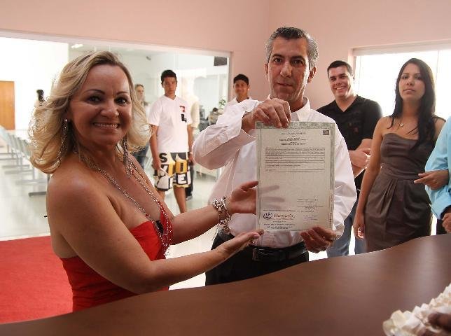 Casamento acontece ap&oacute;s suspeita de fuga do noivo