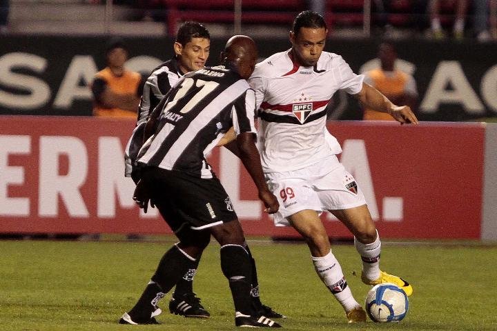 Ricardo Oliveira marcou um dos gols do Tricolor paulista 