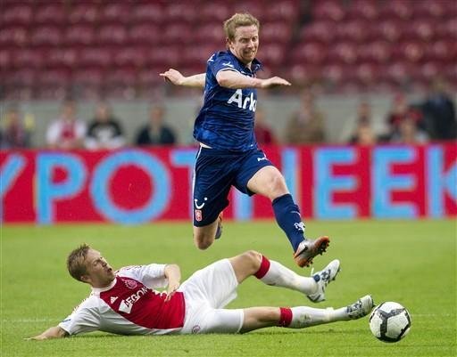 Su&aacute;rez &eacute; expulso, Stekelenburg falha e Ajax perde t&iacute;tulo