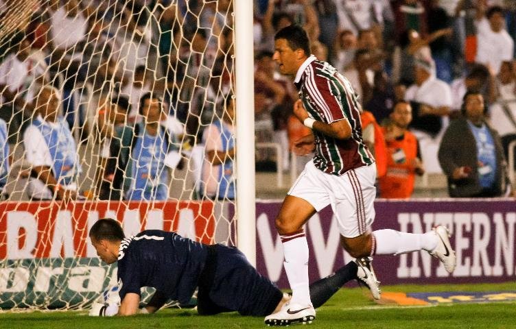 Fluminense vence o Atl&eacute;tico-PR e assume lideran&ccedil;a do Brasileir&atilde;o