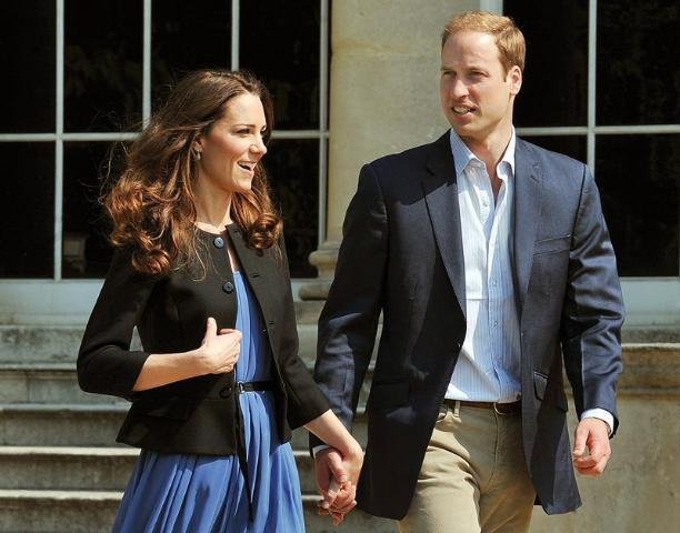 Kate Middleton deposita buqu&ecirc; no t&uacute;mulo do soldado desconhecido