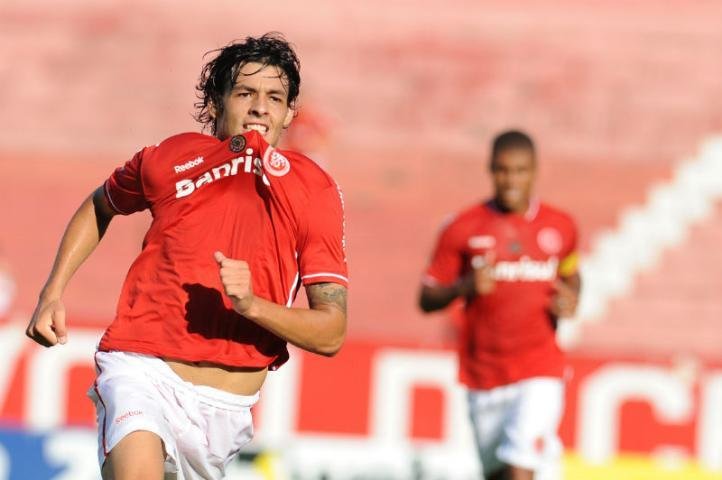 Ricardo Goulart voltar&aacute; ao time titular do Inter
