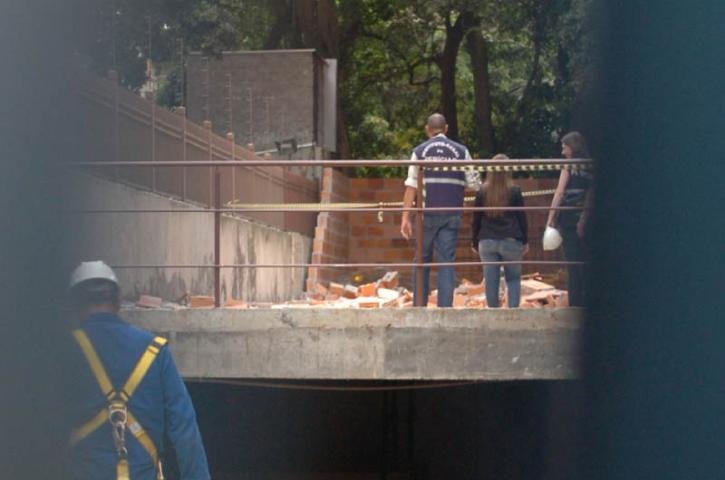 Oper&aacute;rio morre em desabamento de muro em obra na Capital
