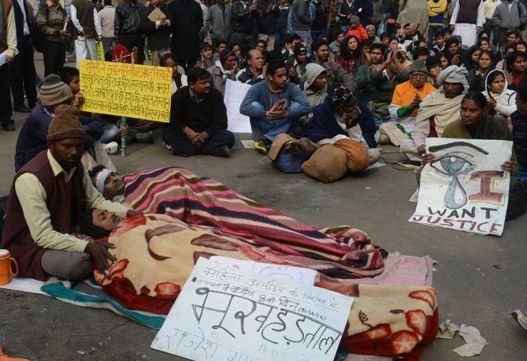 Indianos protestam por justi&ccedil;a ap&oacute;s morte de jovem estuprada
