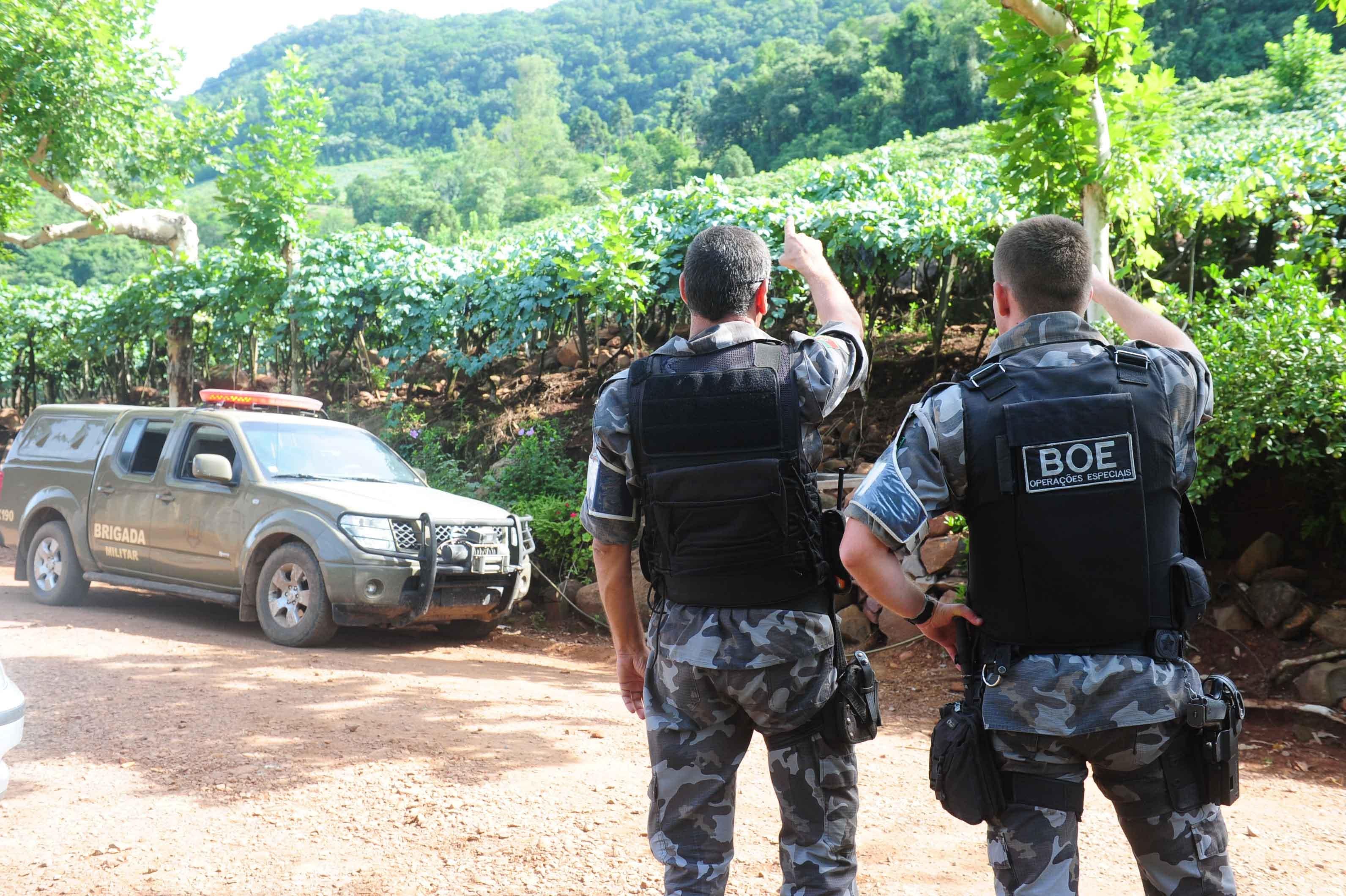 BM intensifica busca a assaltantes em mata de Cotipor&atilde;