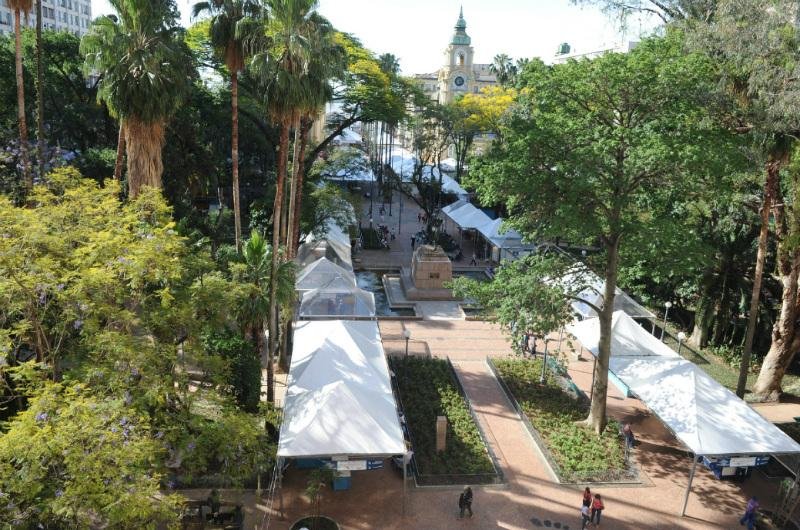 Pra&ccedil;a da Alf&acirc;ndega foi entregue &agrave; Capital em 2012, tendo a Feira do Livro como grande evento