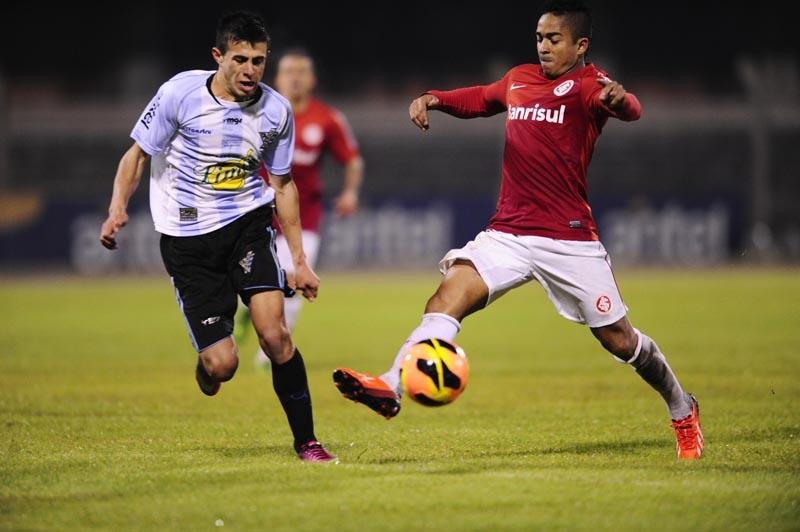 Atacante disse que vai se cercar melhor em Porto Alegre para cumprir promessa e apenas jogar futebol