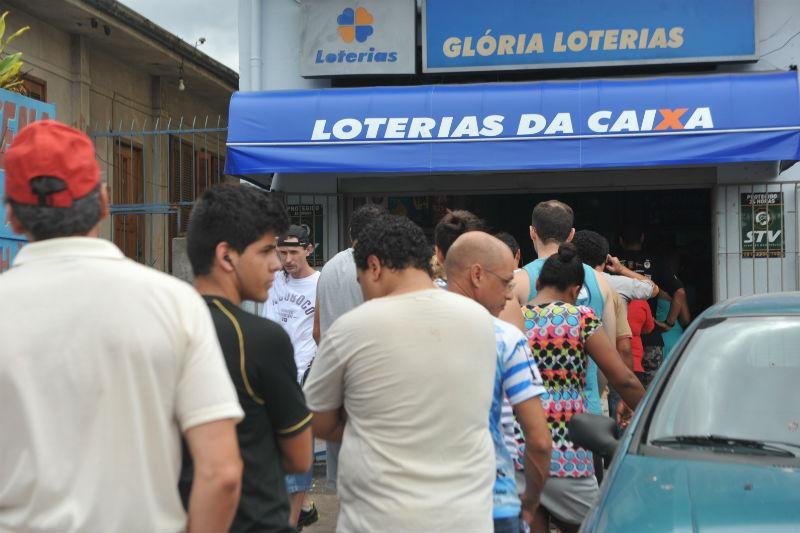 Mega da Virada lota ag&ecirc;ncias lot&eacute;ricas de Porto Alegre
