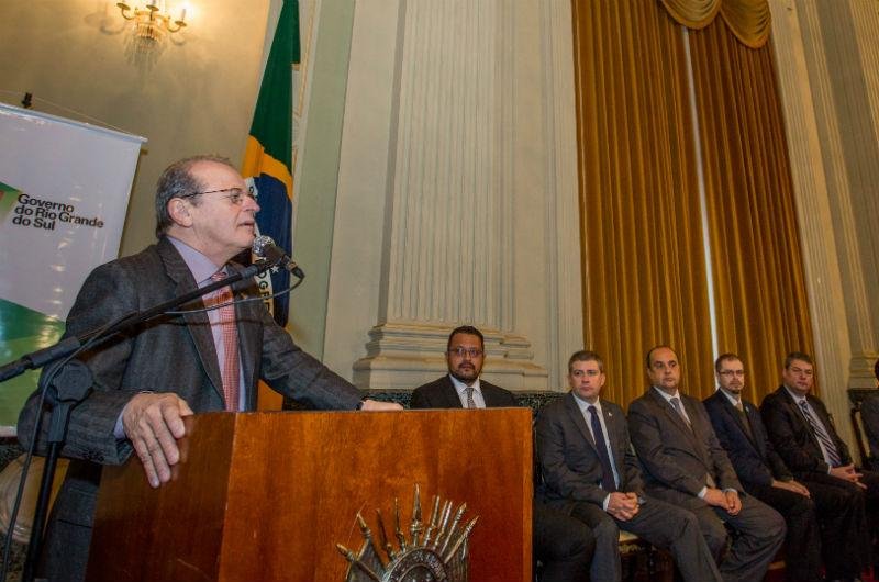 Tarso empossa tr&ecirc;s novos secret&aacute;rios estaduais