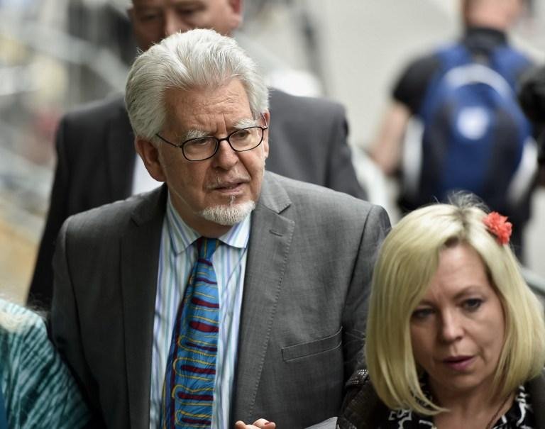 Apresentador de TV &eacute; condenado por abusos sexuais no Reino Unido