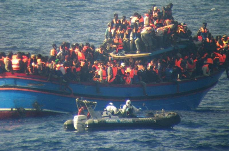 Marinha italiana encontra 30 corpos em barco de imigrantes
