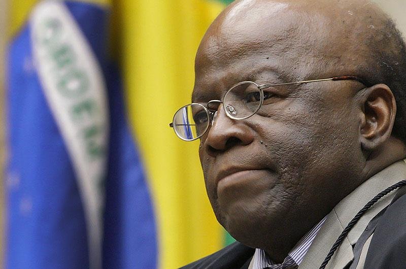 Barbosa preside nesta ter&ccedil;a sua &uacute;ltima sess&atilde;o no STF antes da aposentadoria