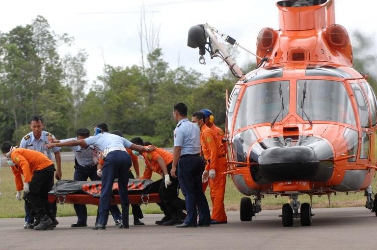 Mau tempo impede retomada de buscas em avi&atilde;o da AirAsia