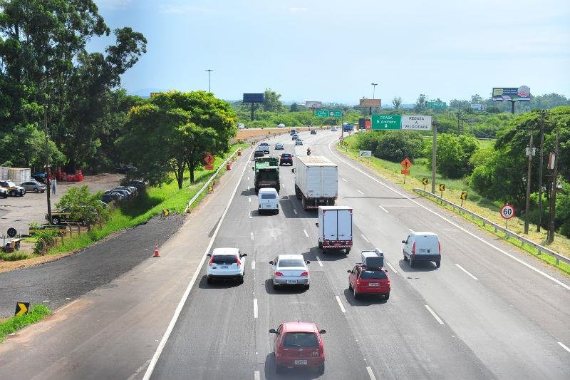 Milhares de motoristas pegaram a estrada com dire&ccedil;&atilde;o ao Litoral