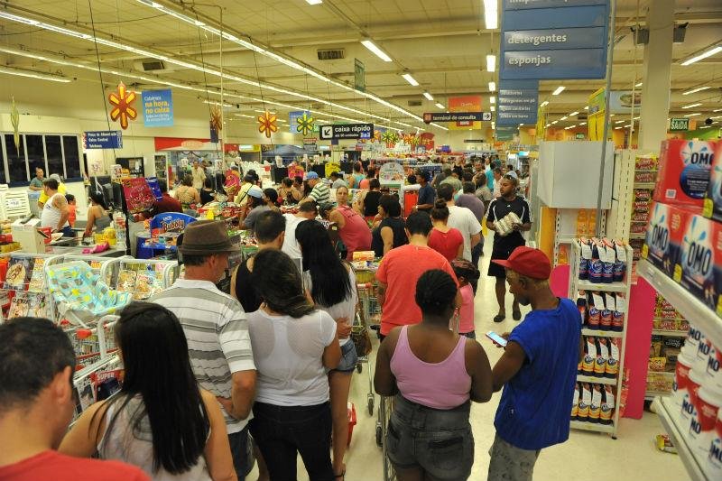P&uacute;blico lotou os supermercados de Porto Alegre e da regi&atilde;o metropolitana