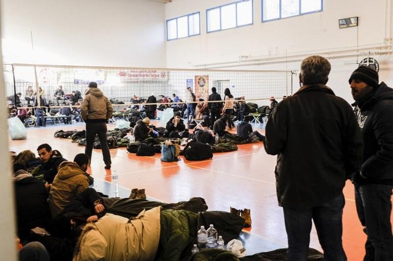Imigrantes viajavam amontoados em um cargueiro &agrave; deriva no mar Adri&aacute;tico