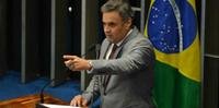  Aécio diz que oposição vai à PGR acusar Dilma de extorsão