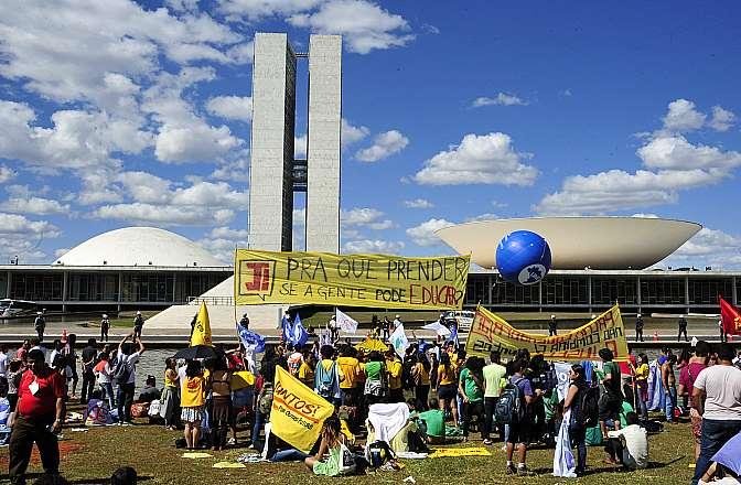 Proposta de Emenda &agrave; Constitui&ccedil;&atilde;o (PEC) estabelece a redu&ccedil;&atilde;o da maioridade penal de 18 para 16 anos