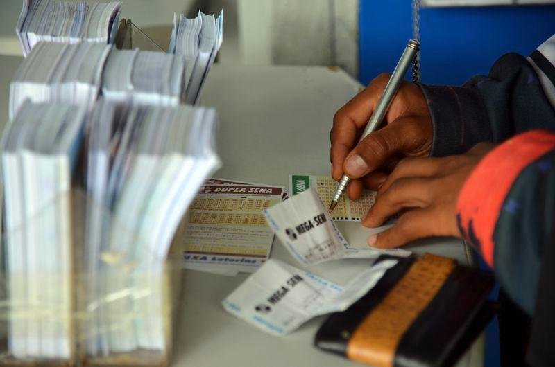 Apostadores t&ecirc;m at&eacute; as 14h para jogar na Mega da Virada e concorrer a R$ 280 milh&otilde;es