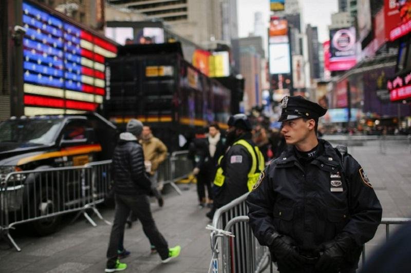 Seguran&ccedil;a para as celebra&ccedil;&otilde;es da chegada do ano novo na Times Square foi refor&ccedil;ada