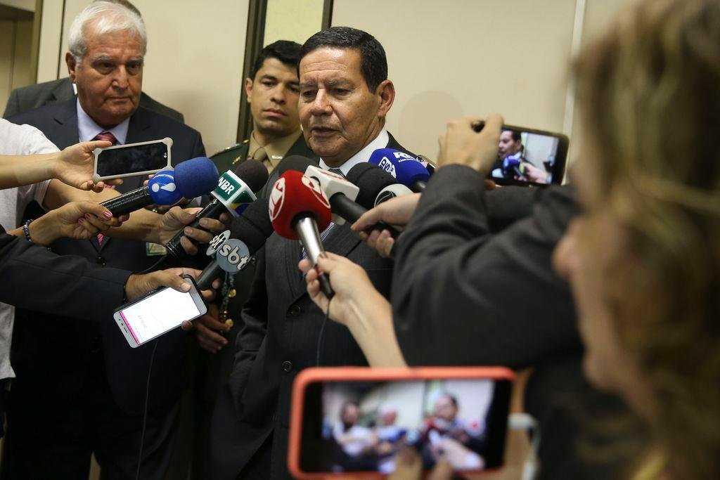 Mour&atilde;o voltou a lamentar a repres&aacute;lia a jornalistas estrangeiros
