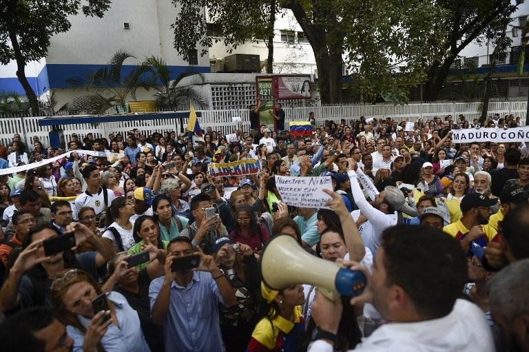 Juan Guaid&oacute; se autointitulou presidente interino do pa&iacute;s, qualificando Maduro como "usurpador" do poder