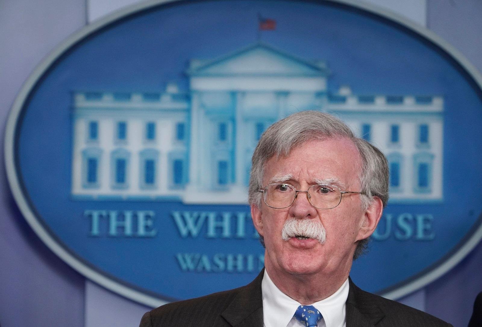 John Bolton sugeriu ao governante venezuelano "aposentadoria em uma praia agrad&aacute;vel"