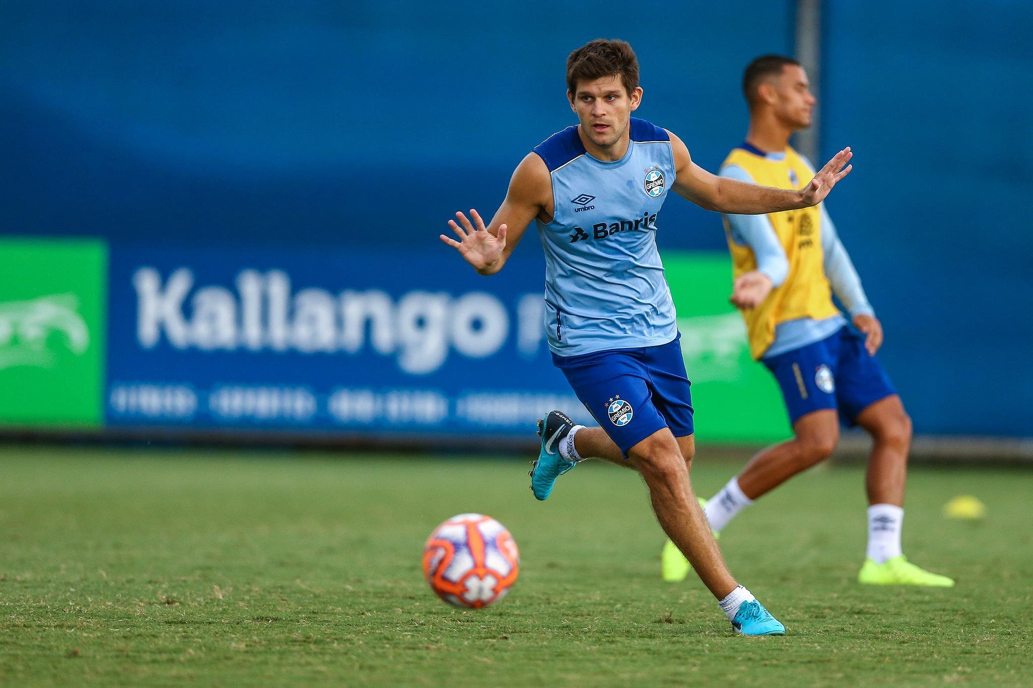 Kannemann treinou com os reservas do Gr&ecirc;mio nesta sexta