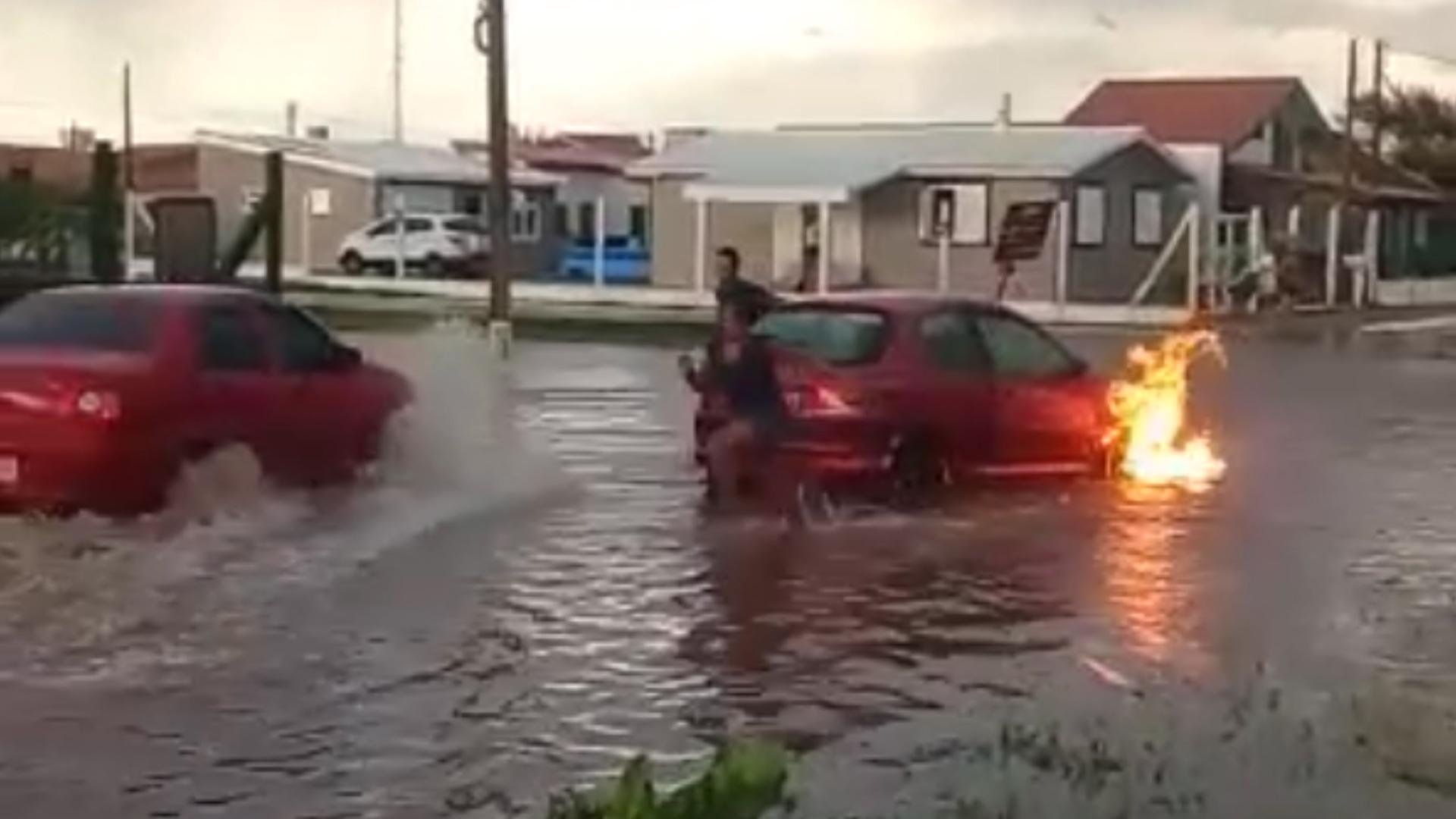 Passageira fugiu ao perceber o fogo no ve&iacute;culo